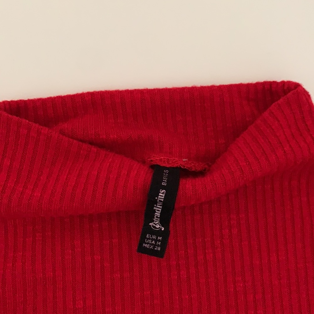Red shirt - Picture 4 of 6